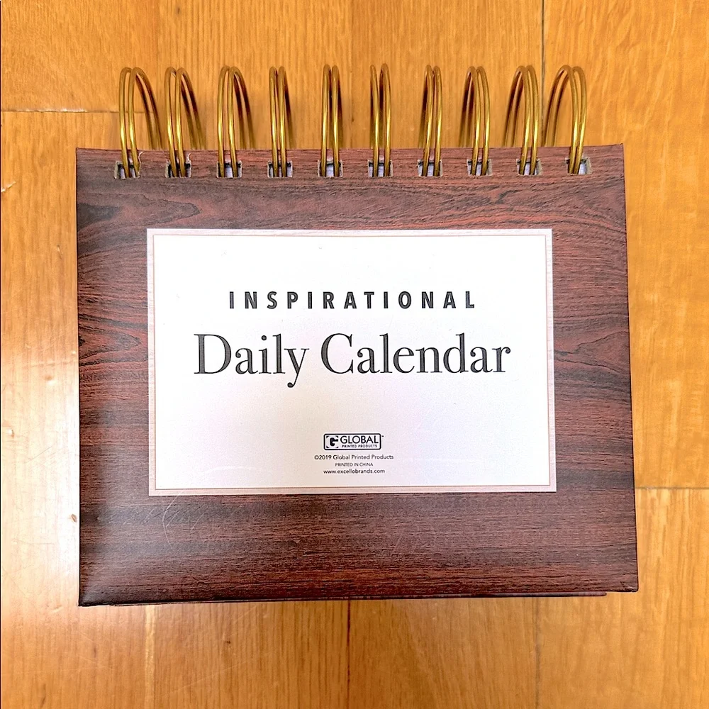 📆 Forever Filp Calendar Inspirational Quotes in Woodgrain Effect EEUC